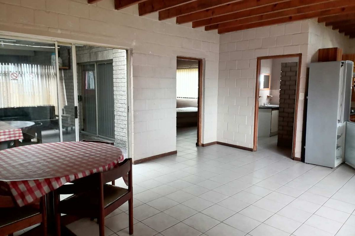 Bettys Bay-5 Bedroom Double Storey - Photo 4