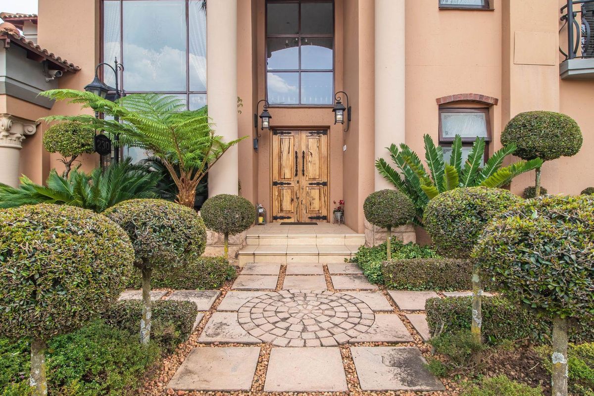 Experience Refined Living in the Monte Cristo Estate! - Photo 3