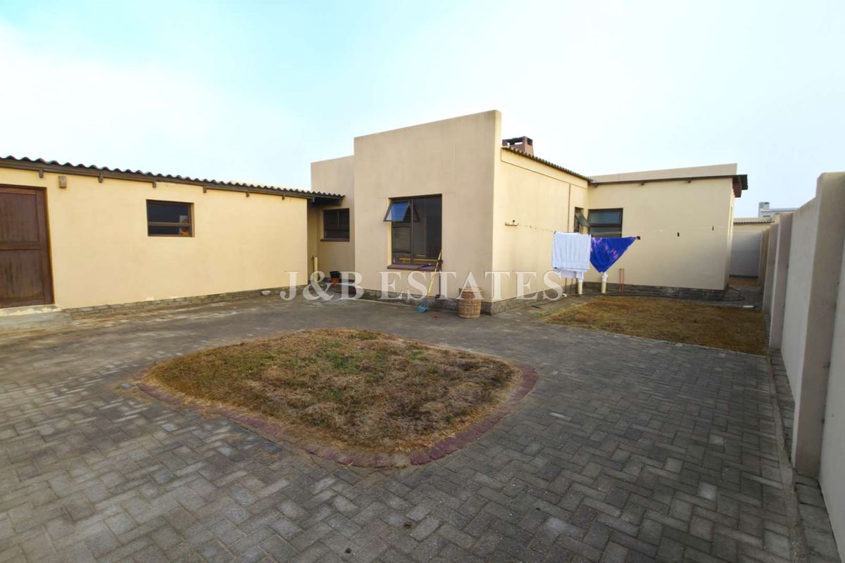 Ideal Starter Home - Photo 2