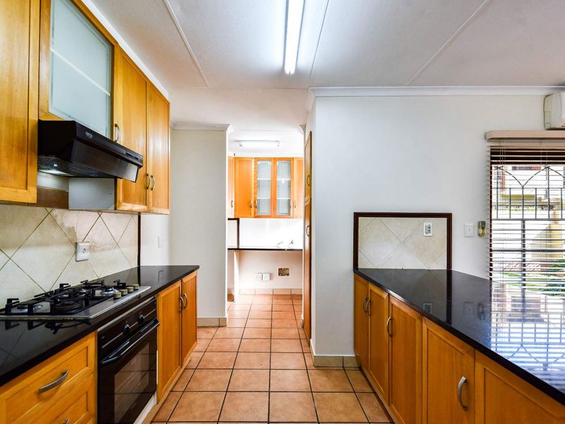 Newly Renovated 3 Bedroom Within Lifestyle Estate - Photo 10