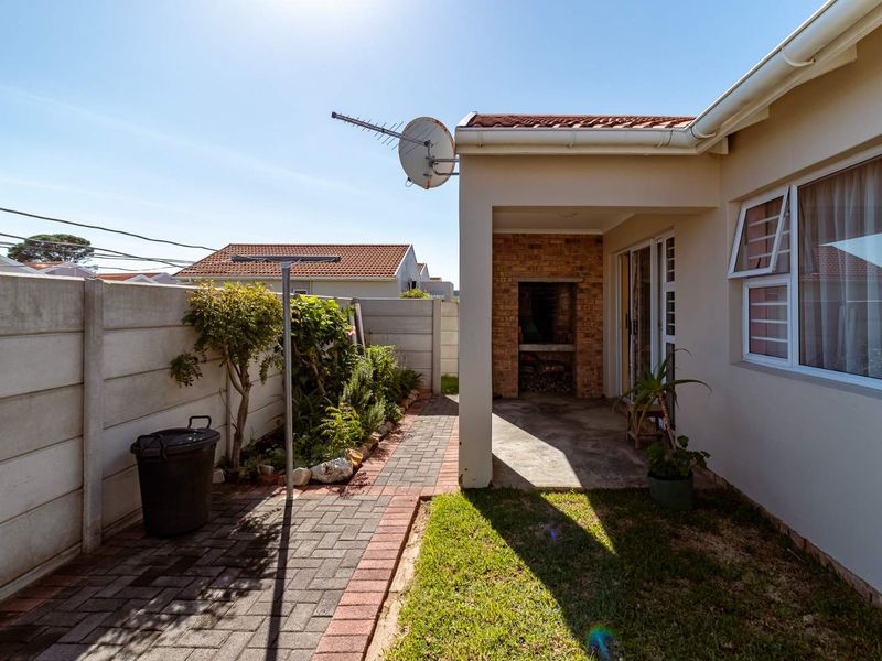 3 Bedroom Townhouse for Sale in Fairview - Photo 2