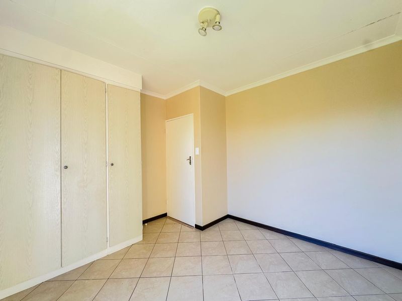 2 Bedroom Simplex With A Private Garden - Photo 10