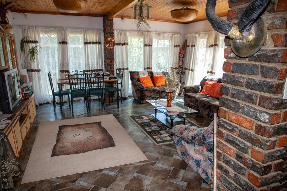 TWO PROPERTIES FOR THE PRICE OF ONE! 4 Bedroom with Flat - Business Rights - Photo 4