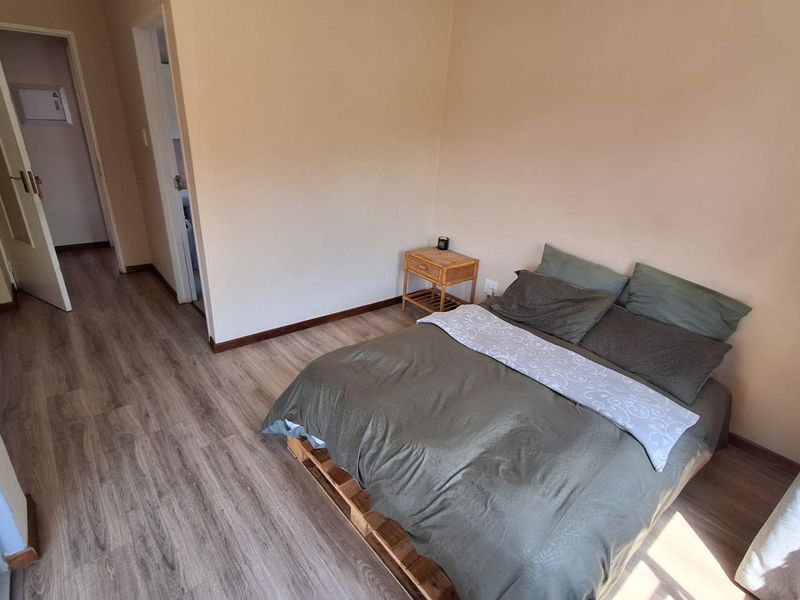 Lovely 2 Bedroom Apartment in Northcliff - Photo 3