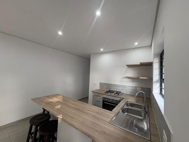NEWLY RENOVATED AND STYLISH HOME FOR RENT IN MONDEOR - Photo 5