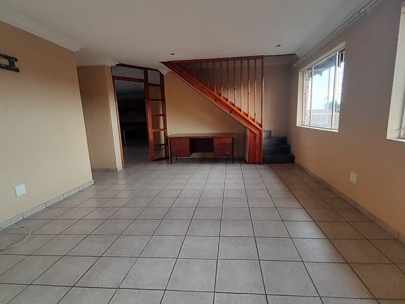 Spacious family townhouse - Photo 9
