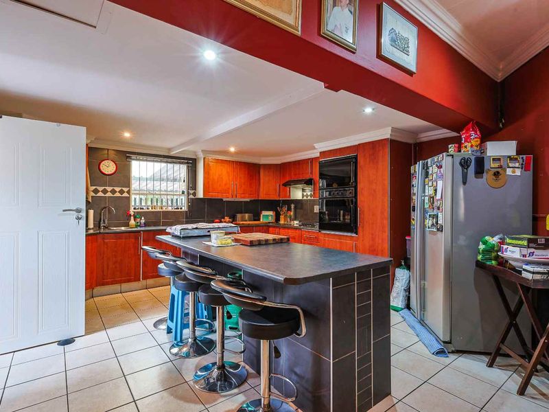 Investor’s Dream: Multi-Unit Property with Strong Rental Returns. - Photo 10