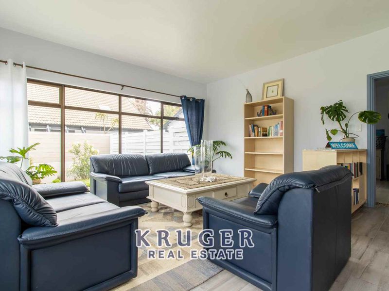 STUNNING VIEWS, AMAZING LOCATION! - Photo 3