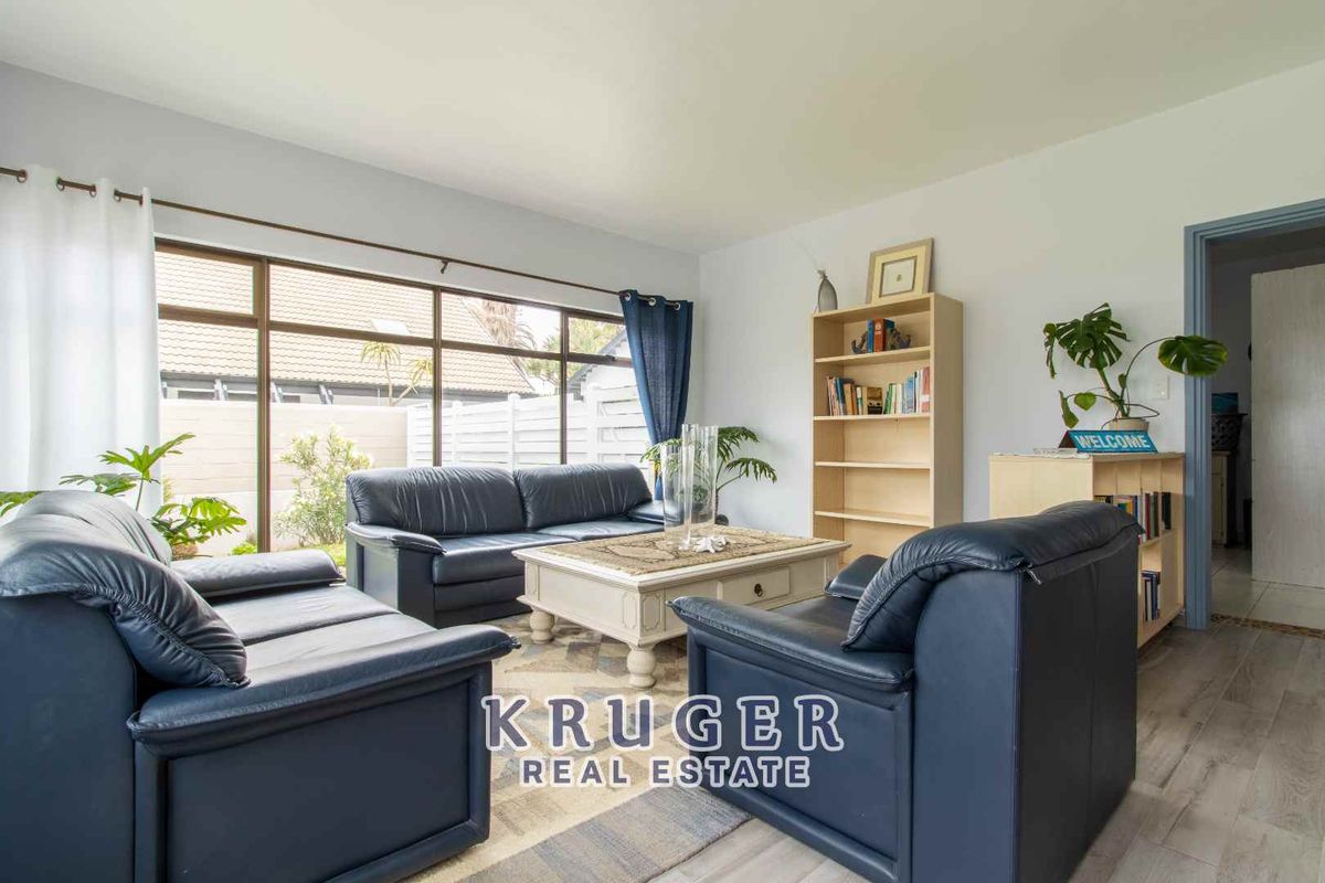 STUNNING VIEWS, AMAZING LOCATION! - Photo 3