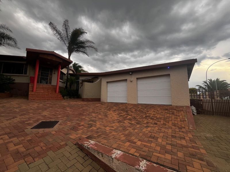 Olympia. Beautiful family home for sale - Photo 2