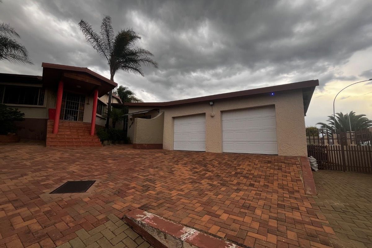 Olympia. Beautiful family home for sale - Photo 2