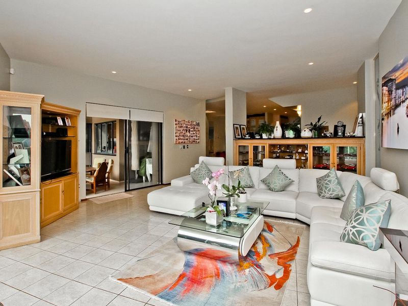Ultimate in Luxurious Living! - Photo 3