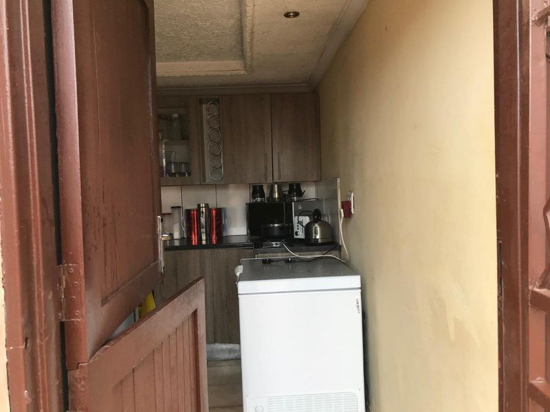 3 Bedroom House for sale - Photo 3