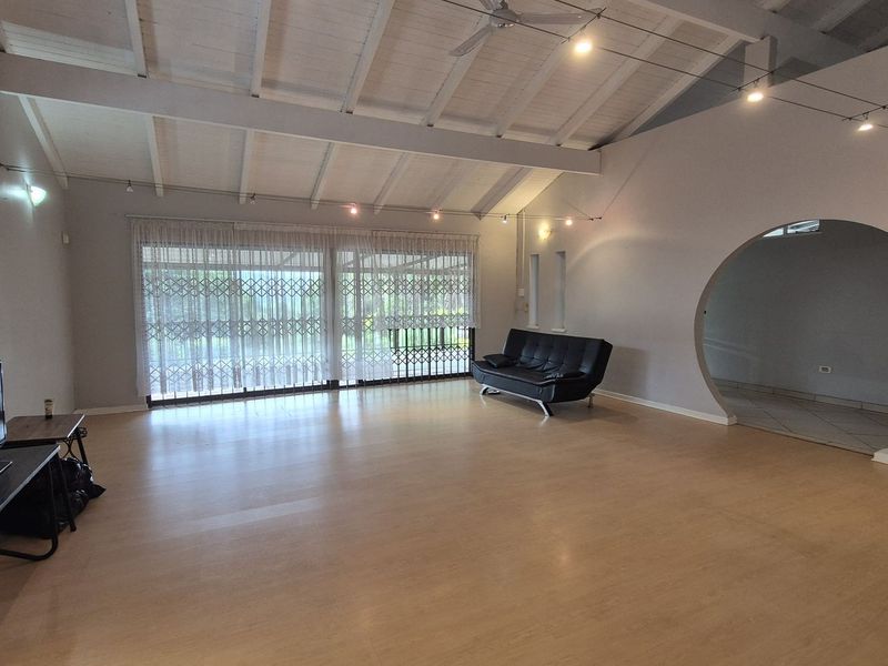 Modern Family Home with Views and Income-Generating Flatlet, Athlone, Pietermaritzburg - Photo 9