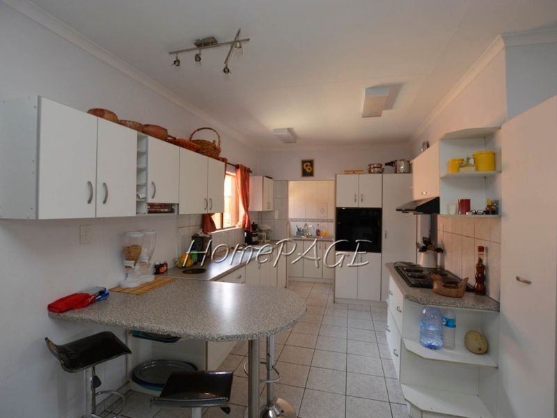 Fairway Estates:  HUGE 4 Bedr home with 1 Bedr flat for sale - Photo 3