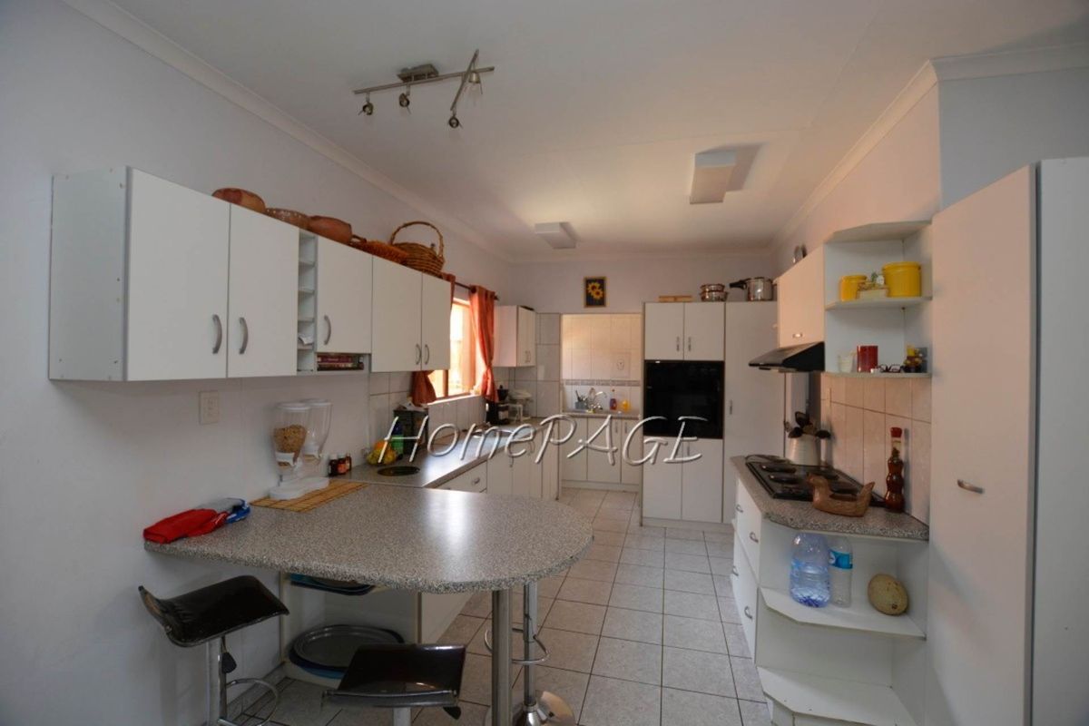 Fairway Estates:  HUGE 4 Bedr home with 1 Bedr flat for sale - Photo 3