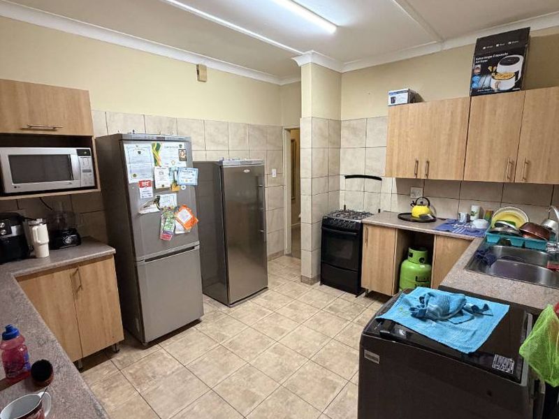 Investment Property with 5 Bachelor Flatlets - Photo 10