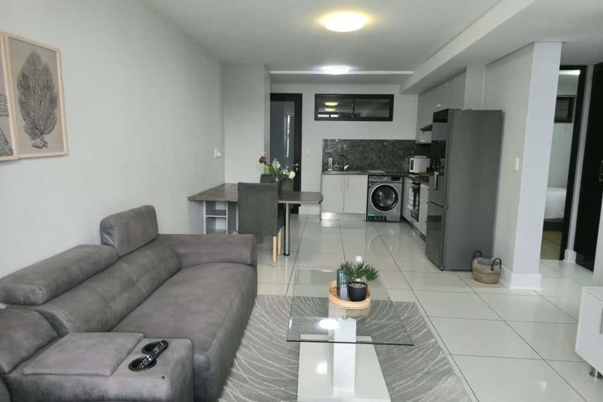 Comfortable living space - Photo 2