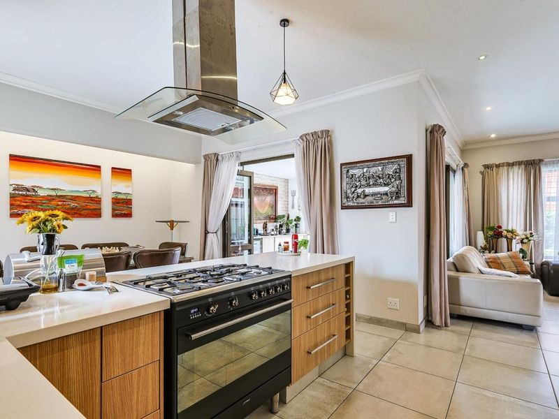 The New Classic: Uncompromised Self-Sufficiency - Photo 9