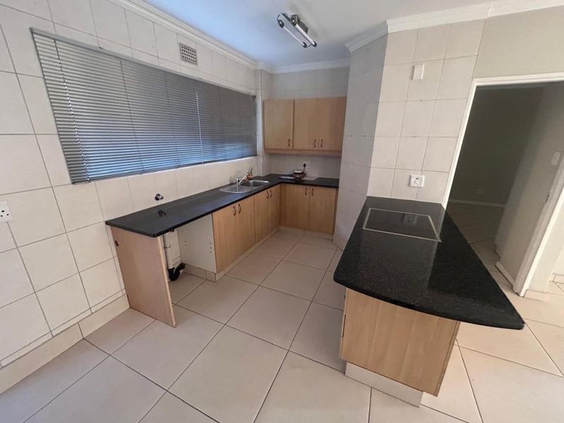 Easy Living - Ground Floor Unit with Private Garden Appeal - Photo 6