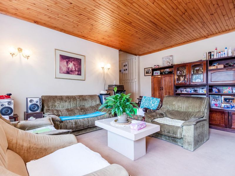 Charming Smallholding: Endless Possibilities for a 3 Bedroom Family Home - Photo 5