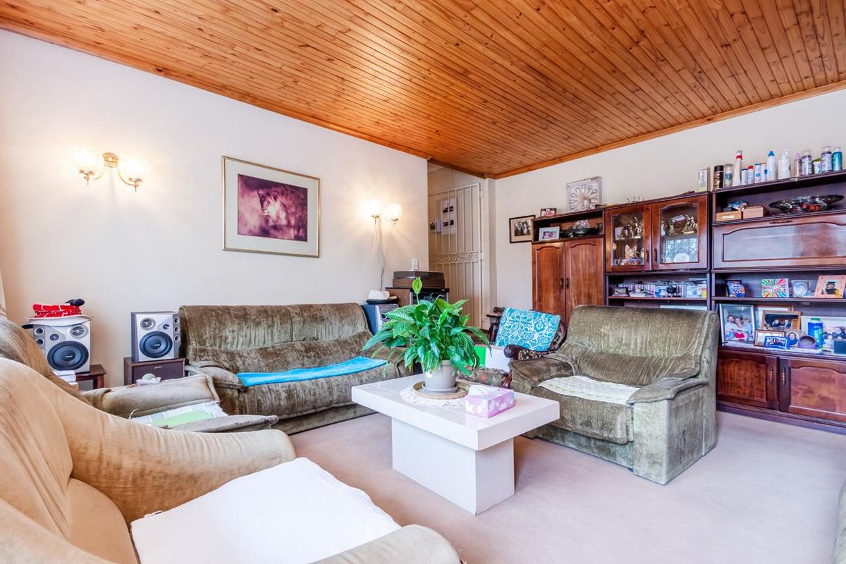 Charming Smallholding: Endless Possibilities for a 3 Bedroom Family Home - Photo 5