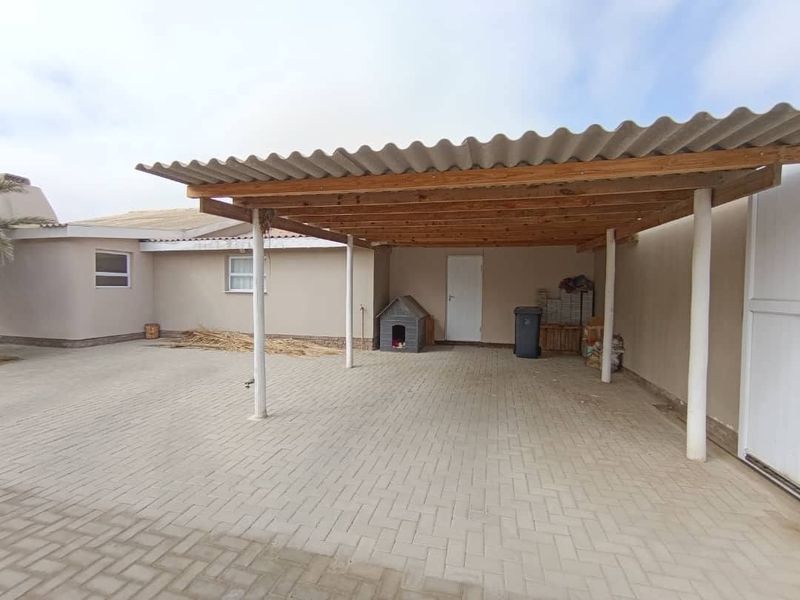 For Sale - Walvisbay (House with 2 bedroom flat) - Photo 7