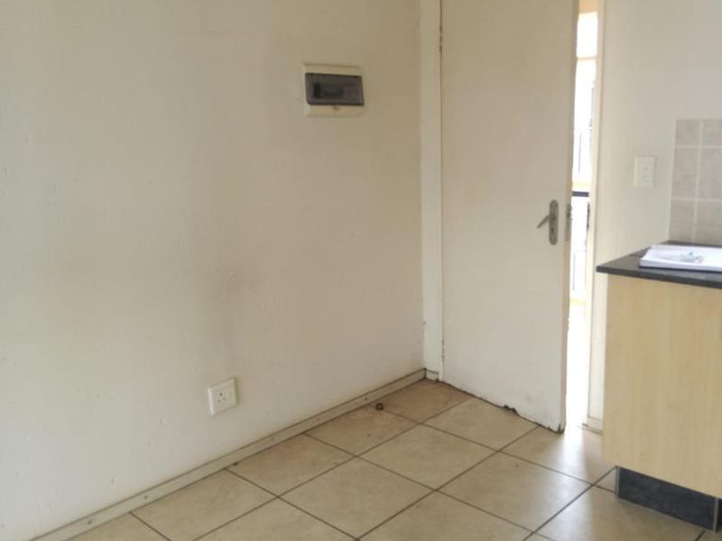 2nd Floor townhouse up for grabs. - Photo 10