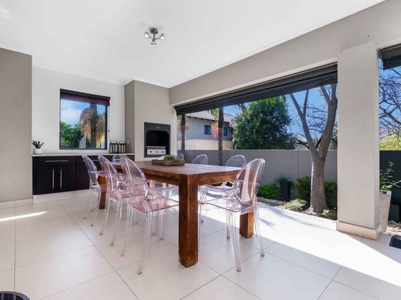 SECLUDED RESIDENCE IN HIGHLY SOUGHT AFTER, PICTURESQUE LOCATION - Photo 9