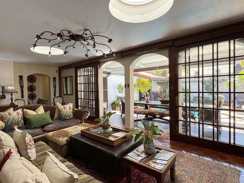 EXCLUSIVE 9 BEDROOM FULLY FURNISHED GUEST HOUSE OR LARGE FAMILY HOME IN PRIME UMHLANGA - Photo 8