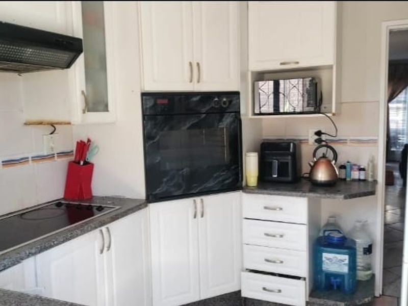 Four Bedroom House in Mamelodi East - Photo 6