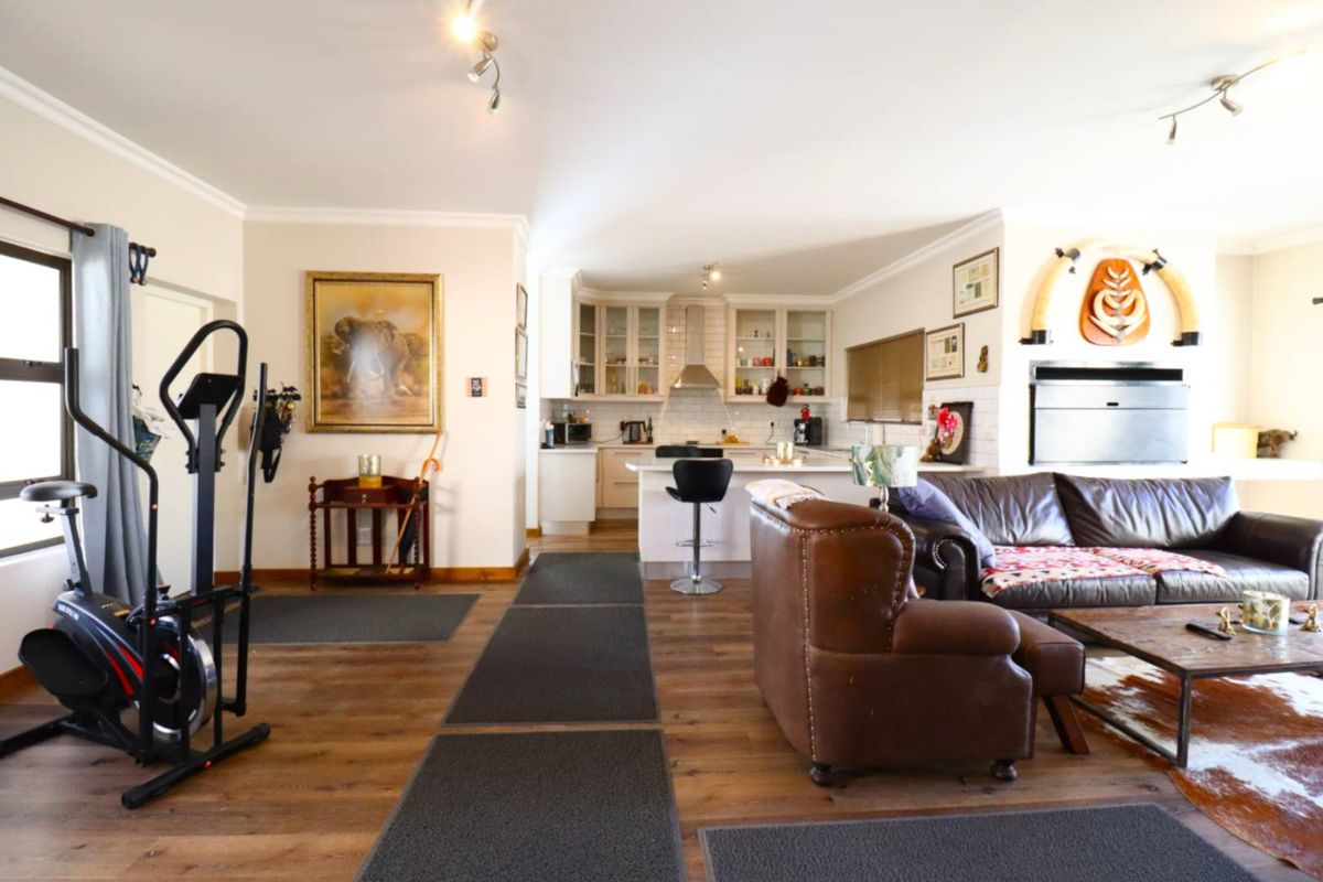 3-Bedroom Modern House For Sale - Ocean View Swakopmund - Photo 2