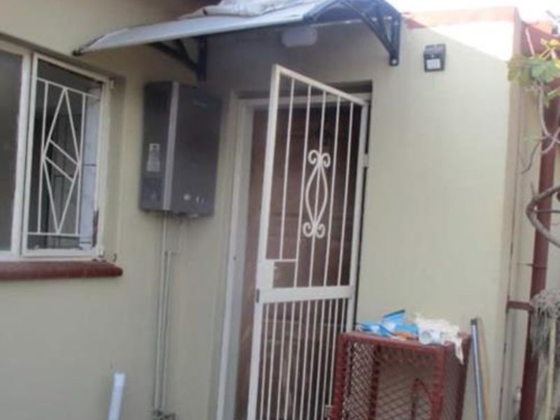 A bachelor unit to rent - Photo 7