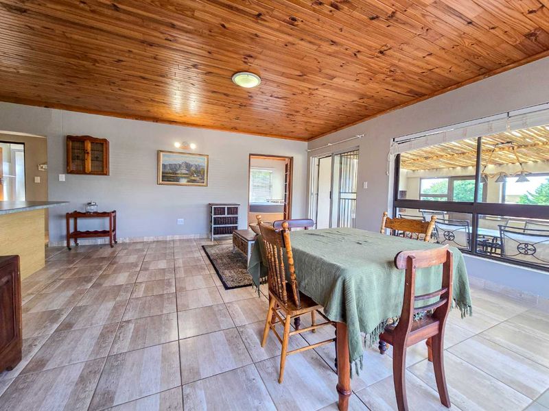 Neat family home for sale in Stilbaai-Wes. - Photo 4