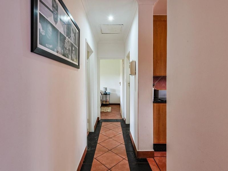 Perfect Mooikloof Ridge Home – Spacious Bedrooms, Big Garden, Great Amenities - Photo 10