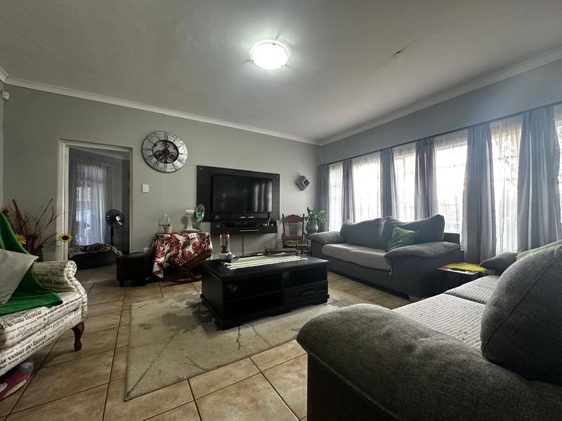 Dream Family Living in Bayswater - Photo 8