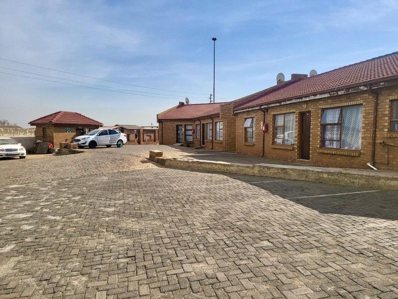 1 Bedroom Apartment for Sale in Opulent Mews, Vosloorus - Photo 2