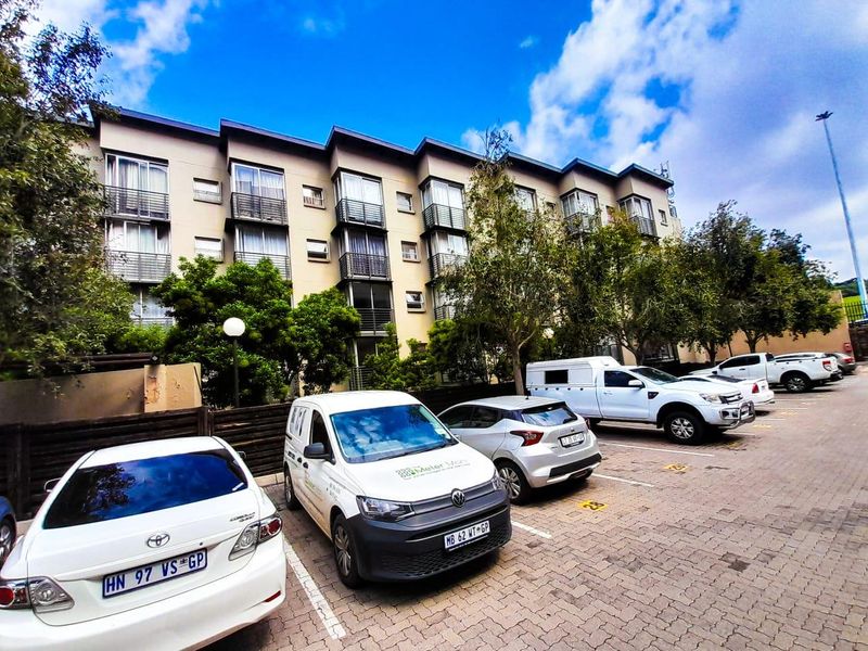 Grasp this ideal investment for student accommodation with substantial rental income! - Photo 4