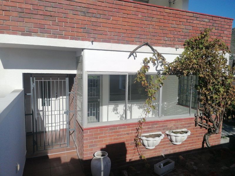 SUNNY GROUND FLOOR APARTMENT - Photo 1