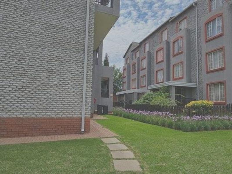 Upstairs neat apartment for Rent - Photo 3