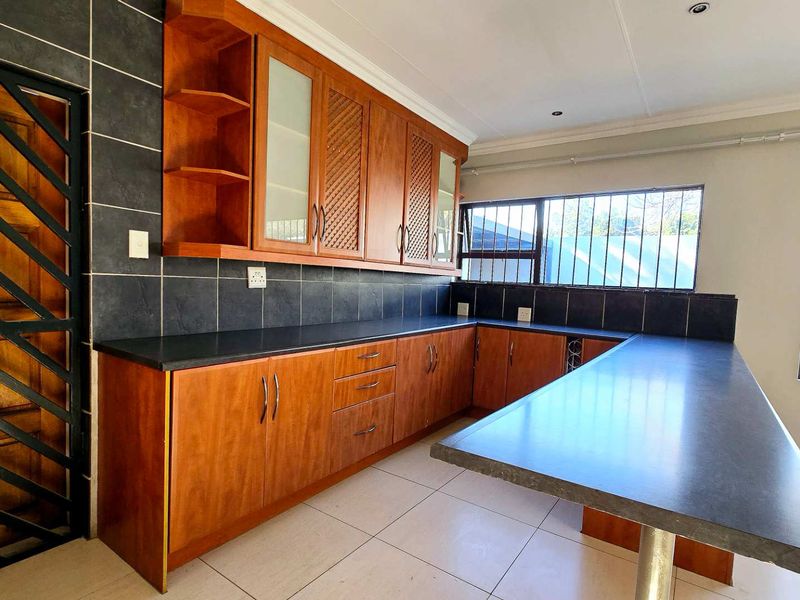 Newly Renovated Family Home with Flatlet Potential & Exceptional Entertainment Space - Photo 4