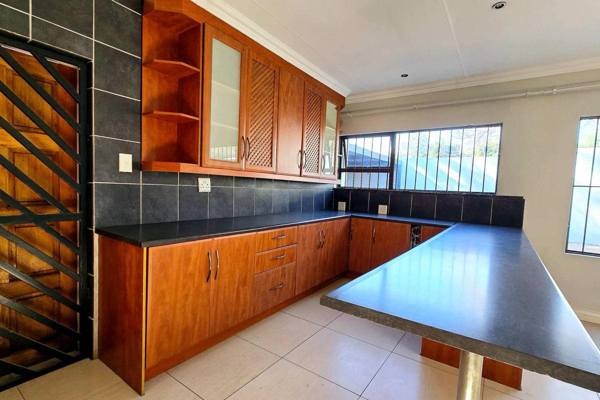 Newly Renovated Family Home with Flatlet Potential & Exceptional Entertainment Space - Photo 4