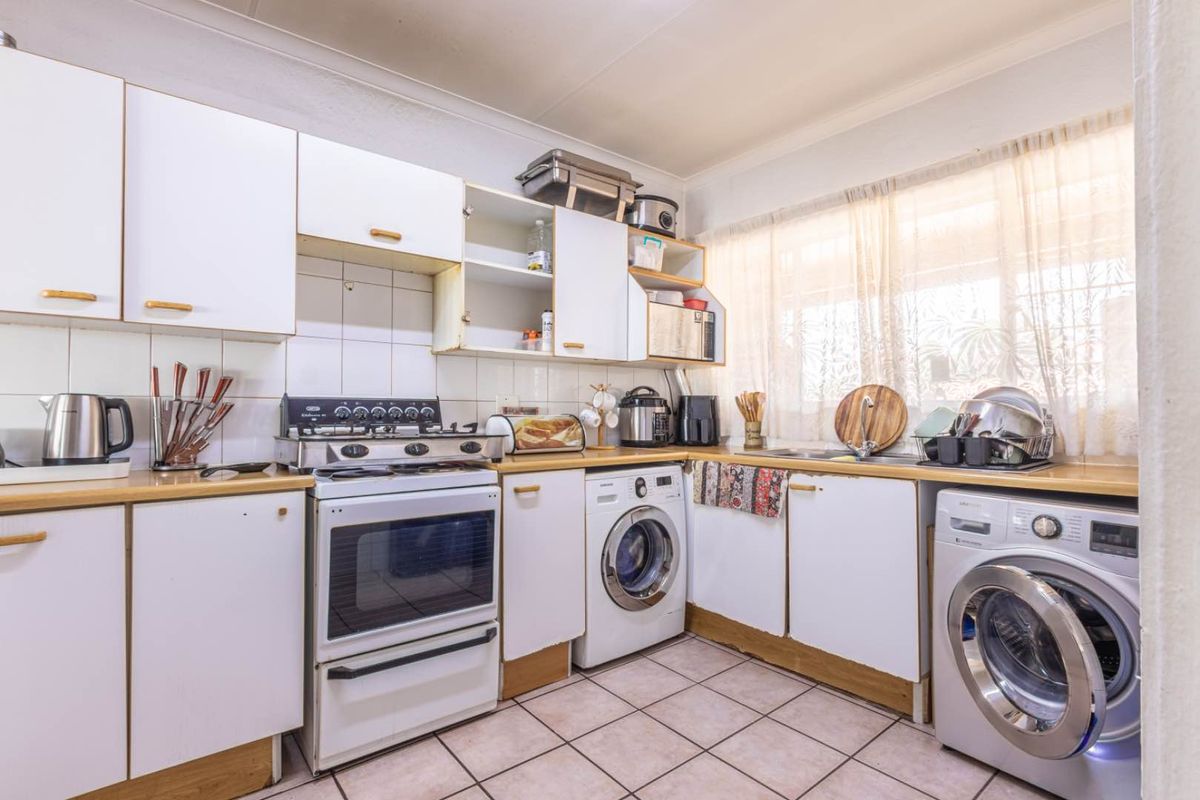 Spacious 2 bed unit for sale. - Photo 5