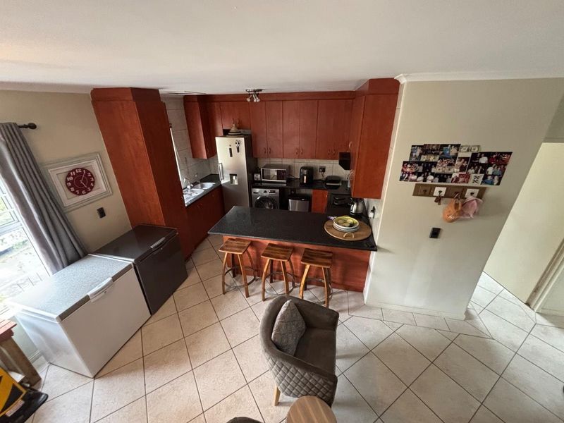Modern 3-bedroom apartment offering strong rental returns in one of - Photo 3