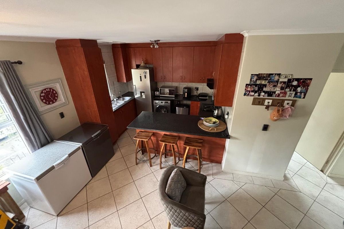 Modern 3-bedroom apartment offering strong rental returns in one of - Photo 3