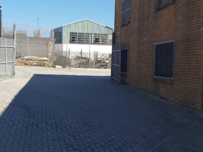 Warehouse/Distribution/manufacturing facility to let in Sidwell. - Photo 2