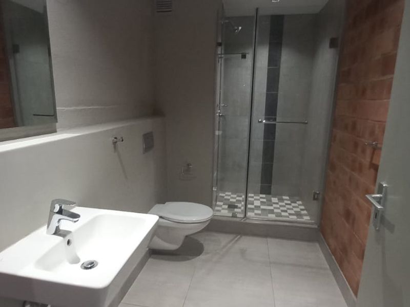 Spacious 2-Bedroom Apartment with Style - Photo 10