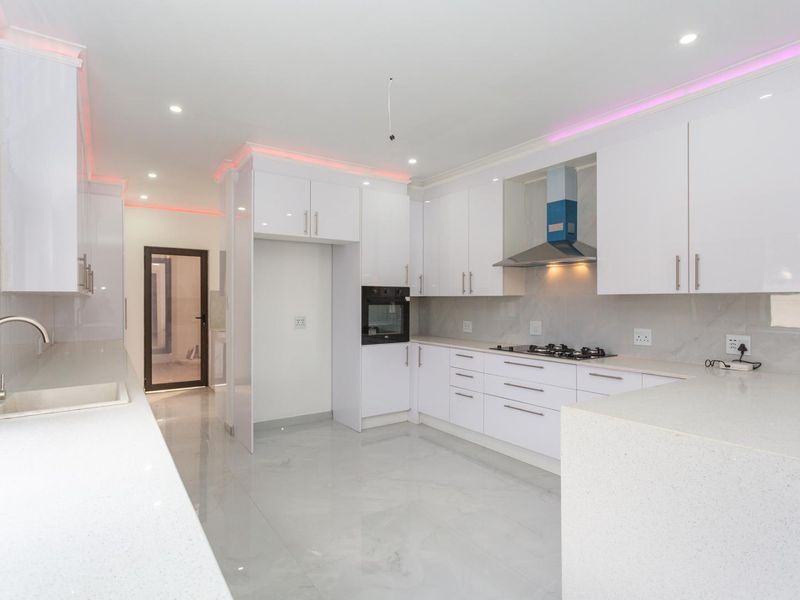 A Luxurious 5 Bed Home for Sale in Thorn Fields Estate - Photo 3