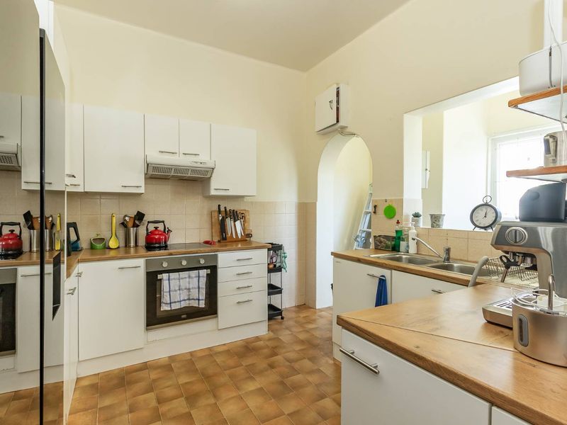 Spacious 2-Bedroom Apartment with Private Garden in Kenilworth - Photo 10