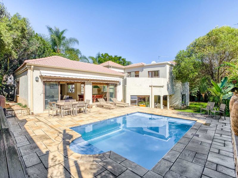 CHARMING 4 BEDROOM HOME IN THE LIFESTYLE ESTATE OF FOURWAYS GARDENS. - Photo 2